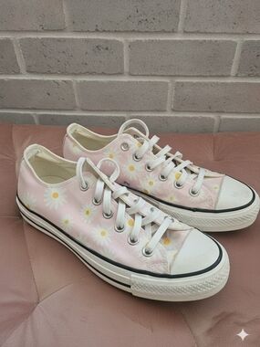Converse Pink Daisy Low-Top Canvas Sneakers - Platform Size 7.5W